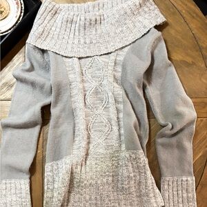 Cozy light grey cotton sweater with cowl neck versatile,knit bishop sleeve exc!!